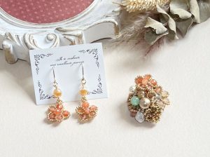 サンストーンのブローチとピアス